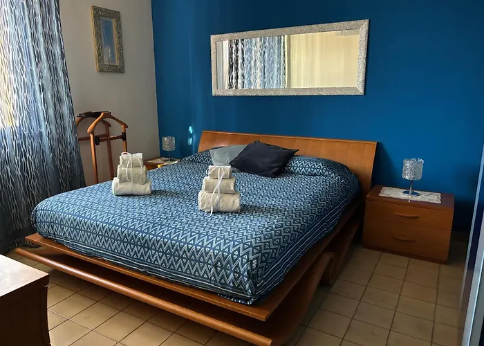 Grelly's House - In - 50 Meters From The Metro דירה *
