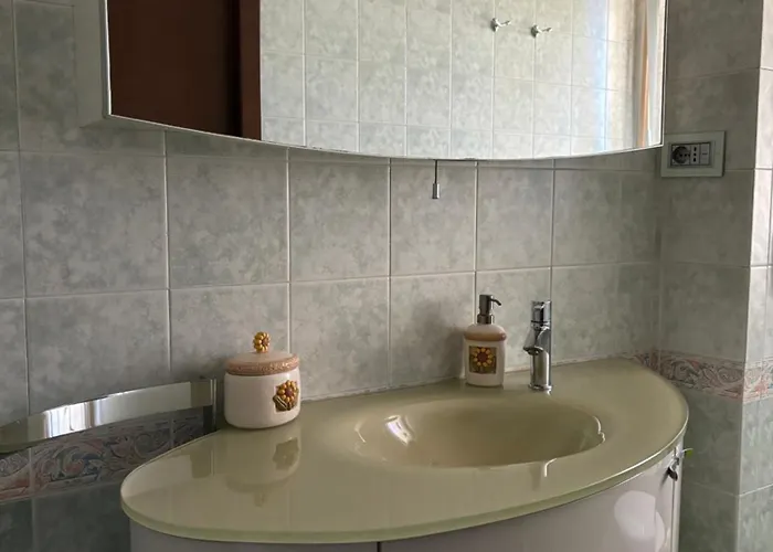 Grelly's House - In - 50 Meters From The Metro