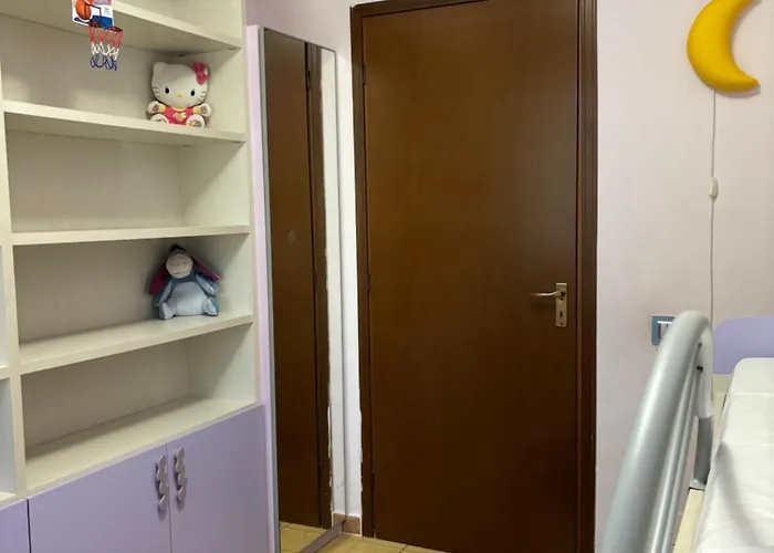 Grelly's House - In - 50 Meters From The Metro דירה *